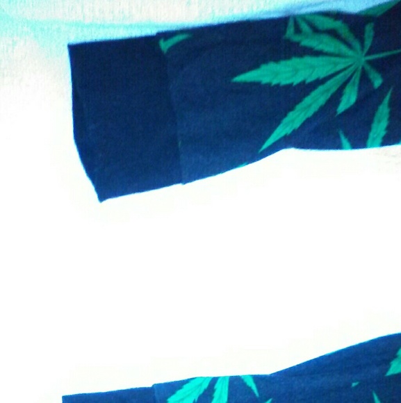 Pot leaf pants - Picture 2 of 7